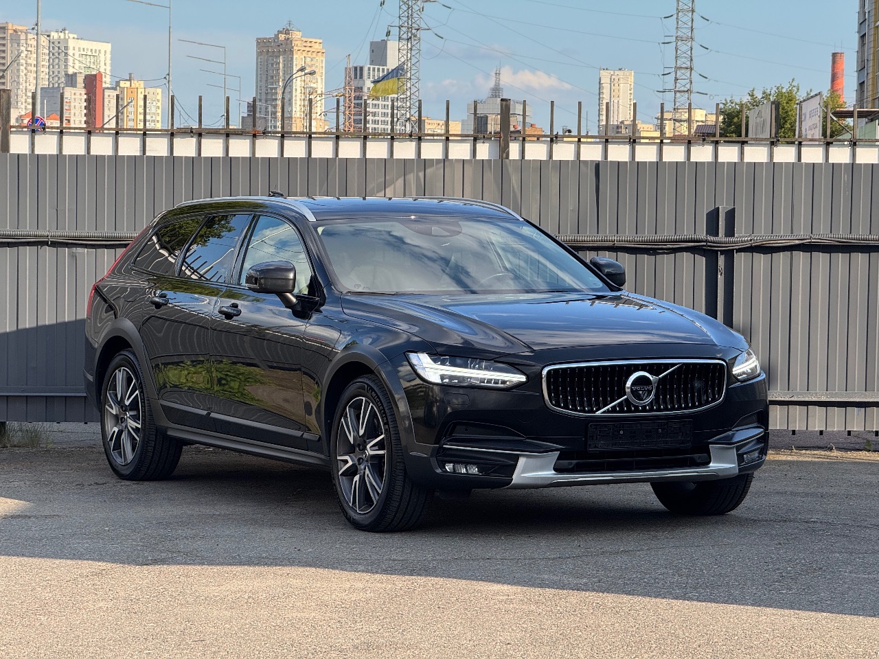 Volvo V90 Cross Country - фото 3