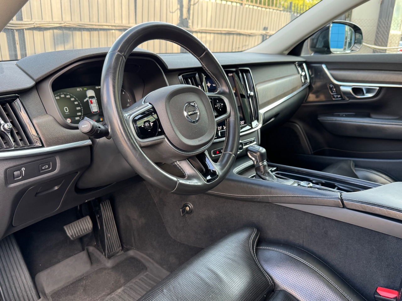 Volvo V90 Cross Country - фото 19