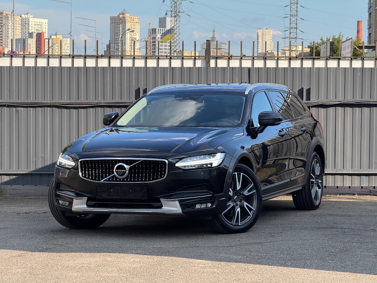Volvo V90 Cross Country - фото 2