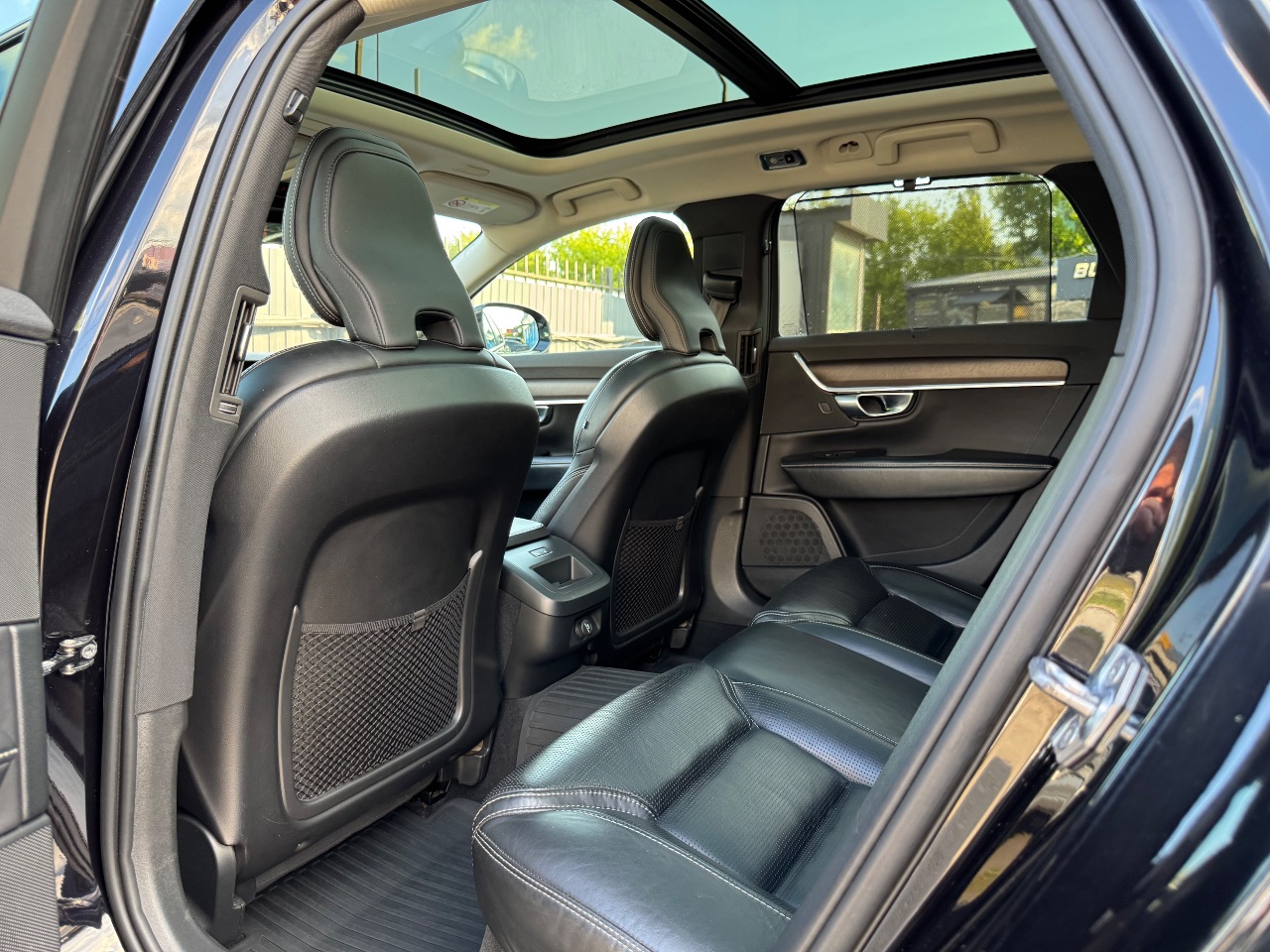 Volvo V90 Cross Country - фото 18