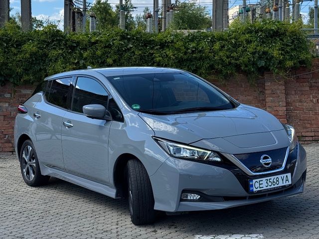 Nissan Leaf - фото 2