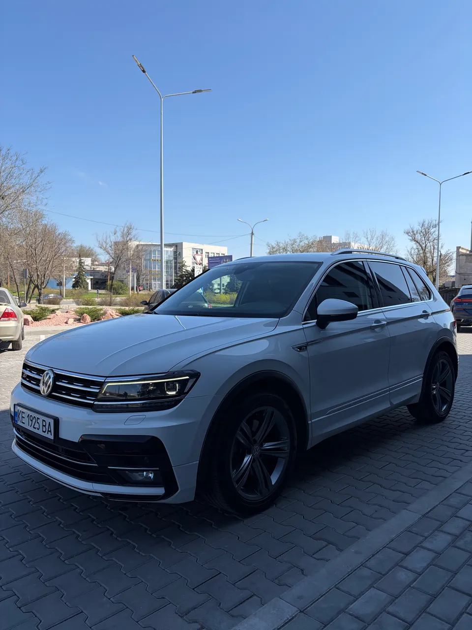 Volkswagen Tiguan - фото 11