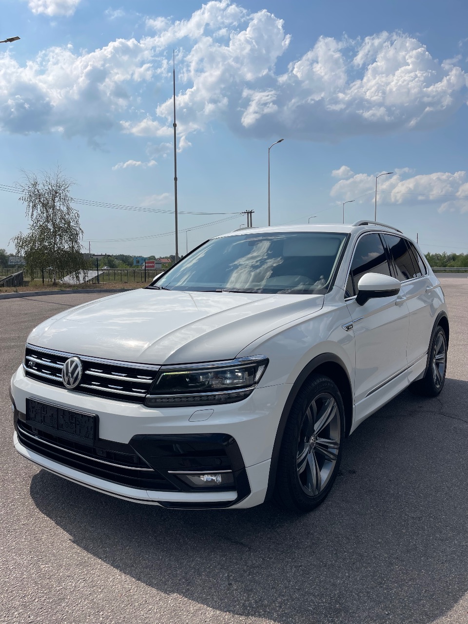 Volkswagen Tiguan - фото 1