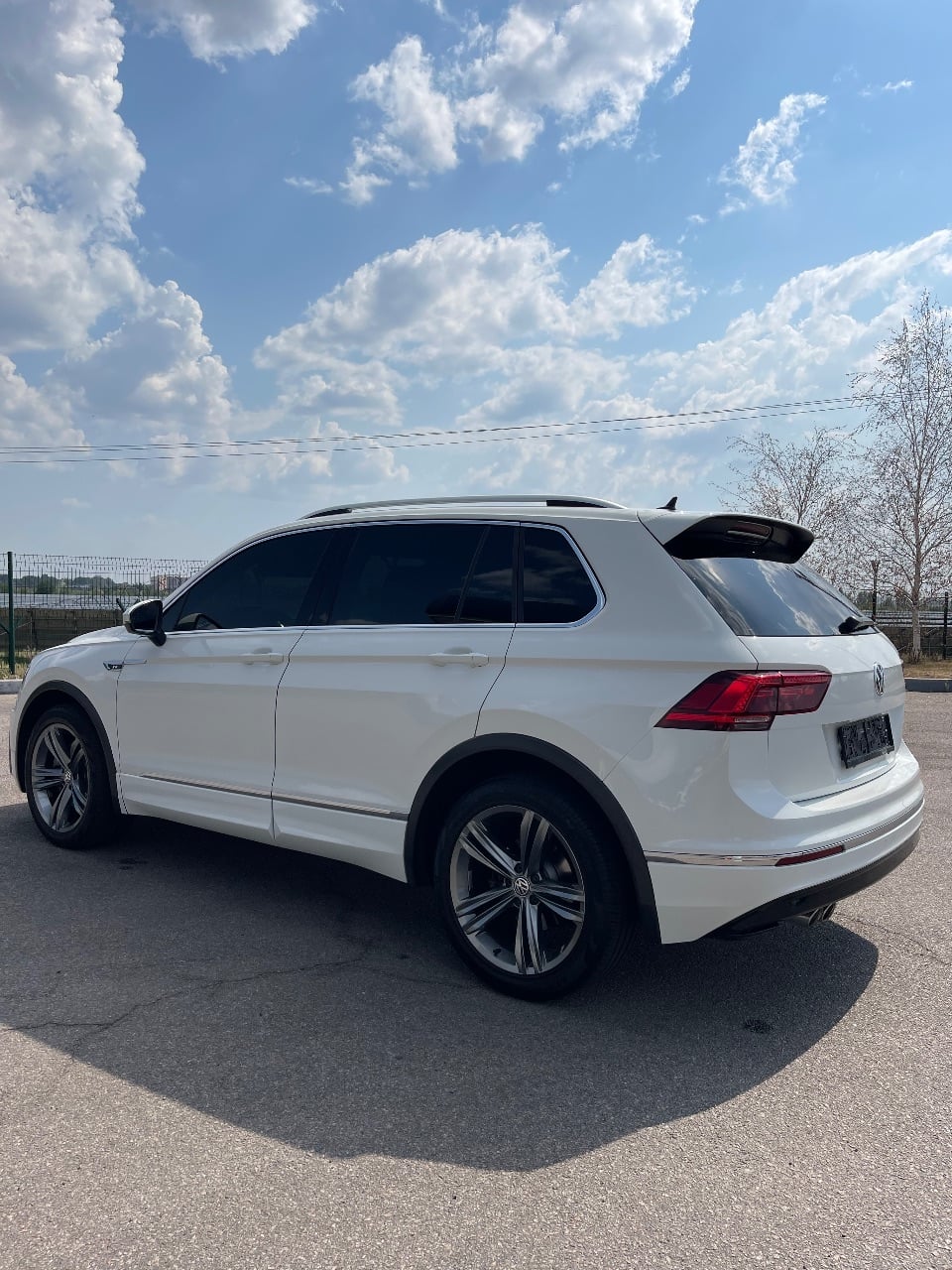 Volkswagen Tiguan - фото 8