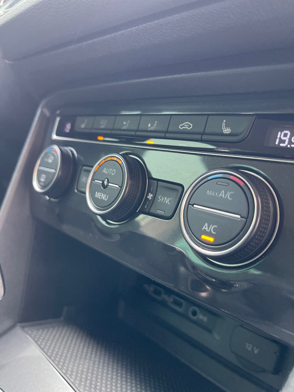 Volkswagen Tiguan - фото 9