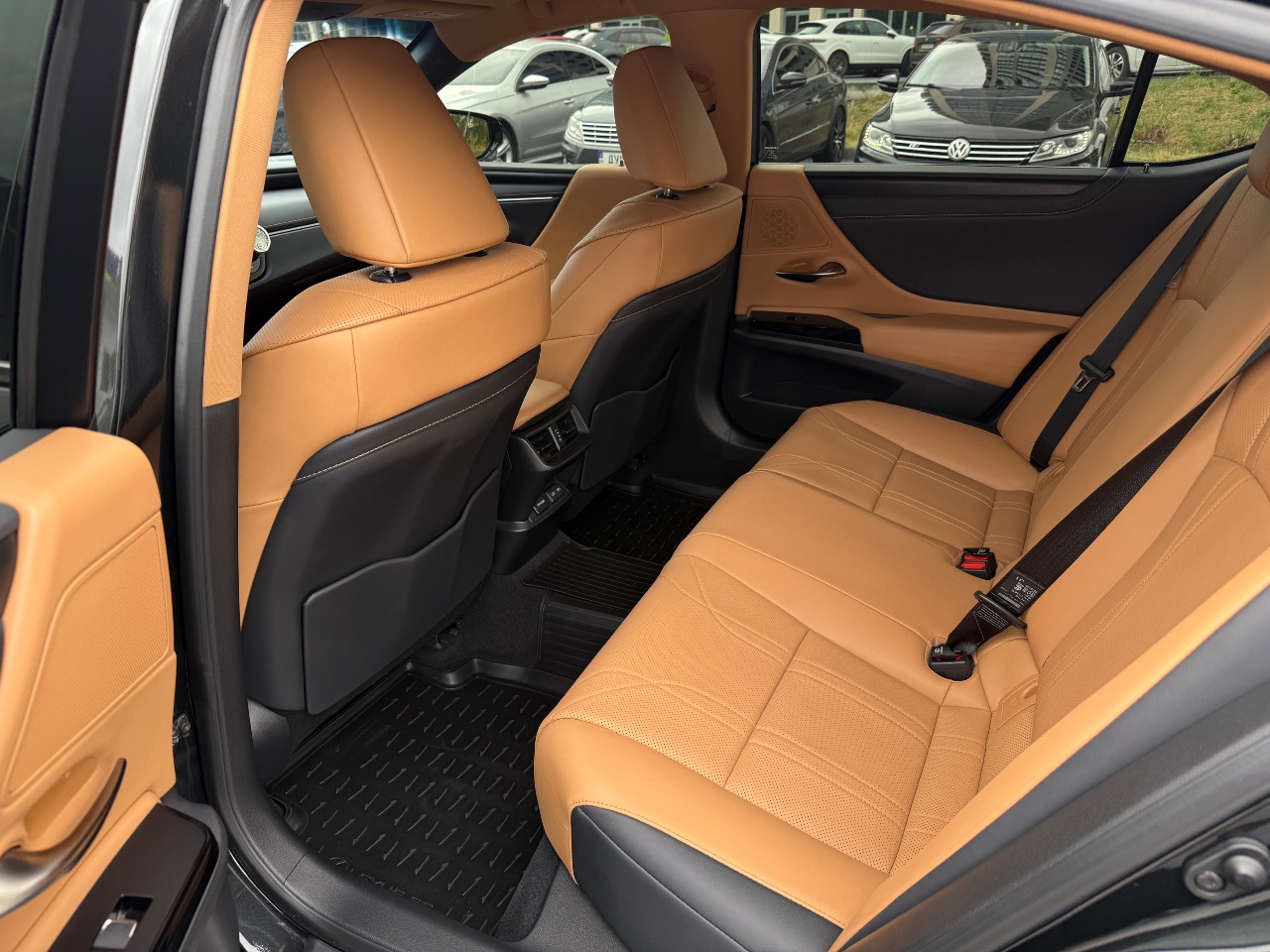 Lexus ES - фото 7