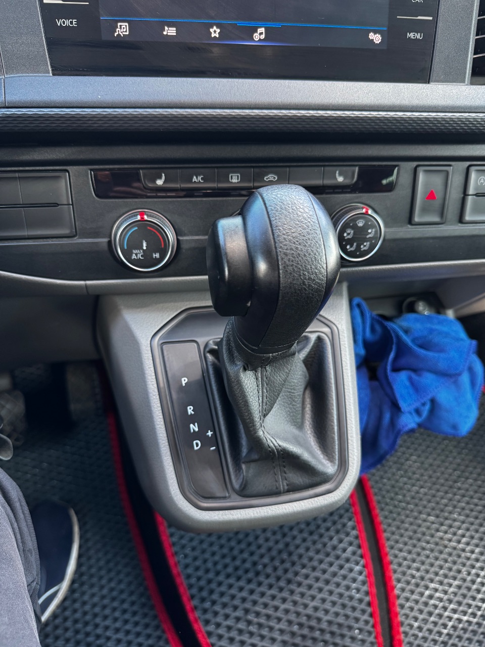 Volkswagen Transporter - фото 21