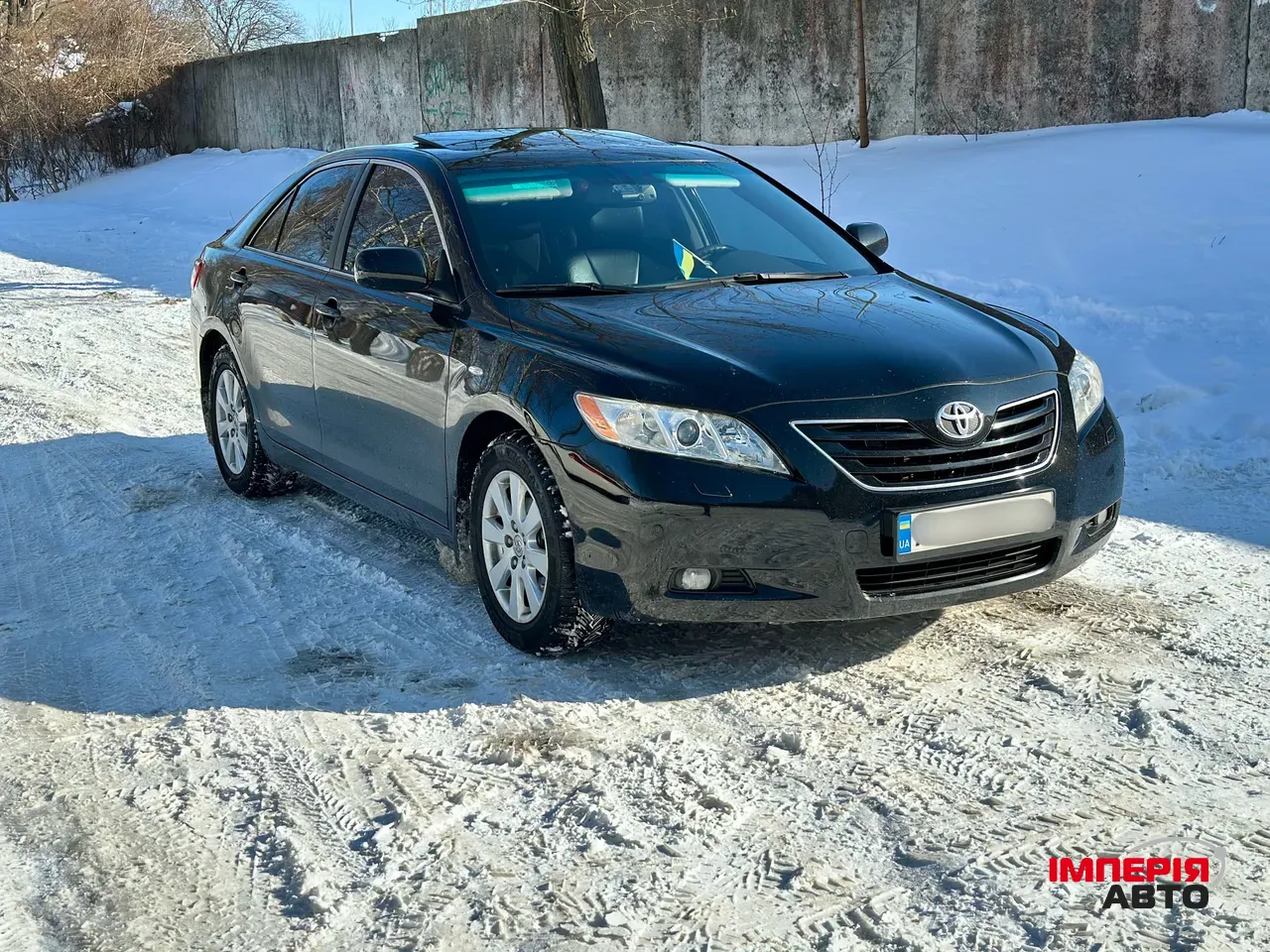 Toyota Camry - фото 1