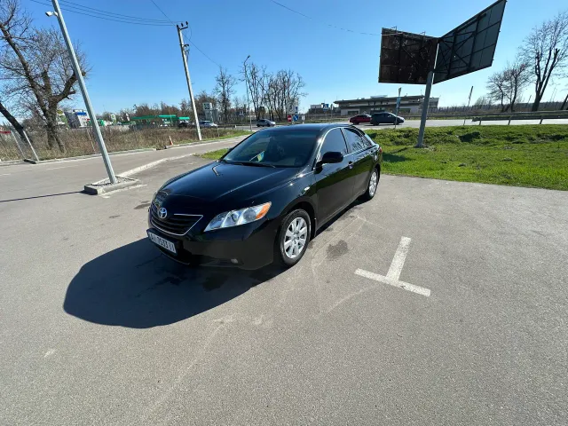 Toyota Camry - фото 1