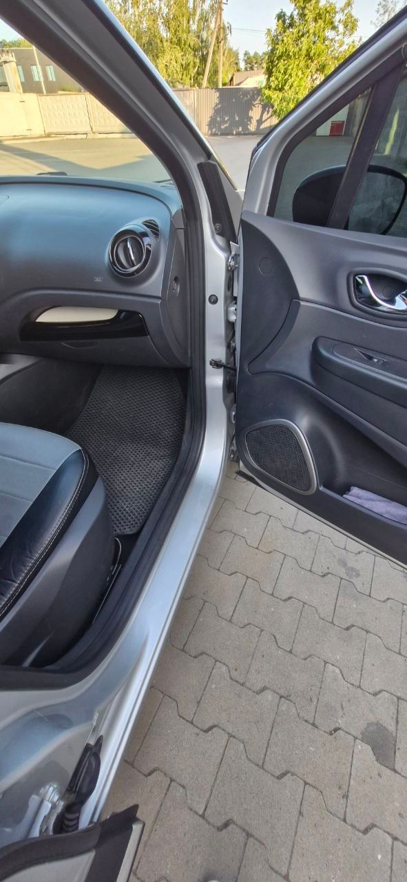 Renault Captur - фото 28