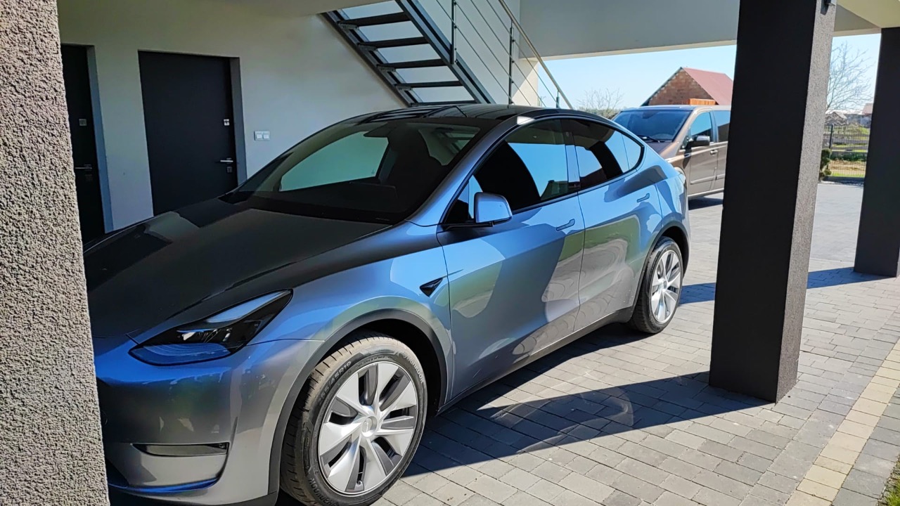Tesla Model Y - фото 1
