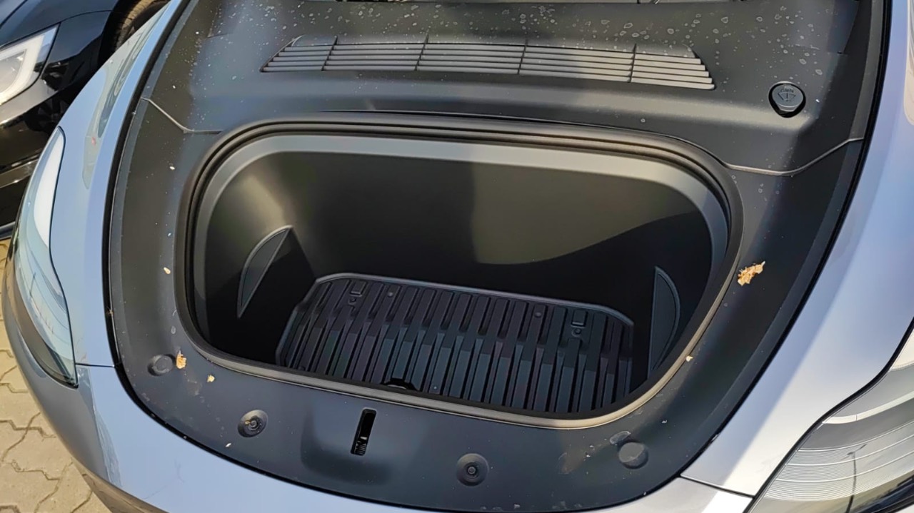 Tesla Model Y - фото 3