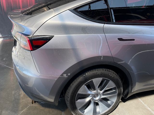 Tesla Model Y - фото 1