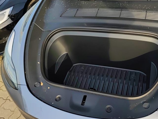 Tesla Model Y - фото 4