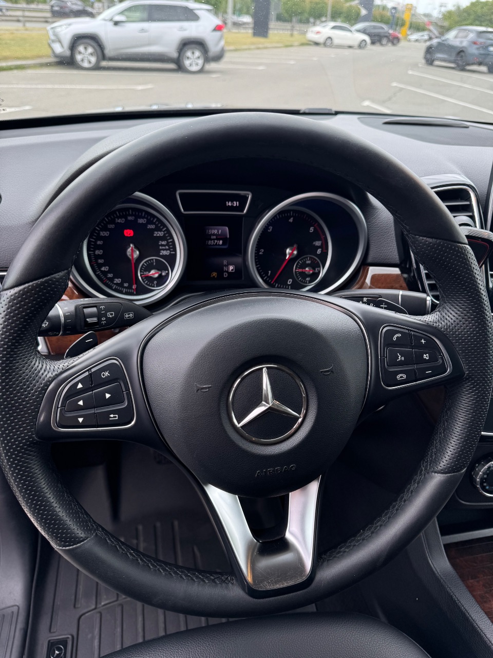 Mercedes-Benz GLE - фото 12