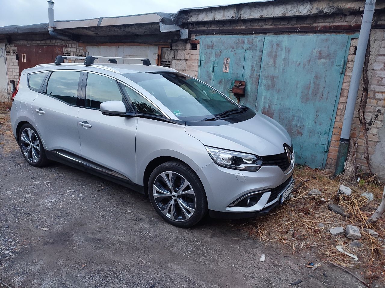 Renault Scenic - фото 2