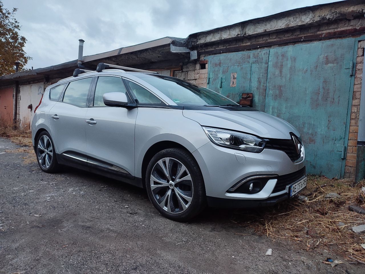 Renault Scenic - фото 6