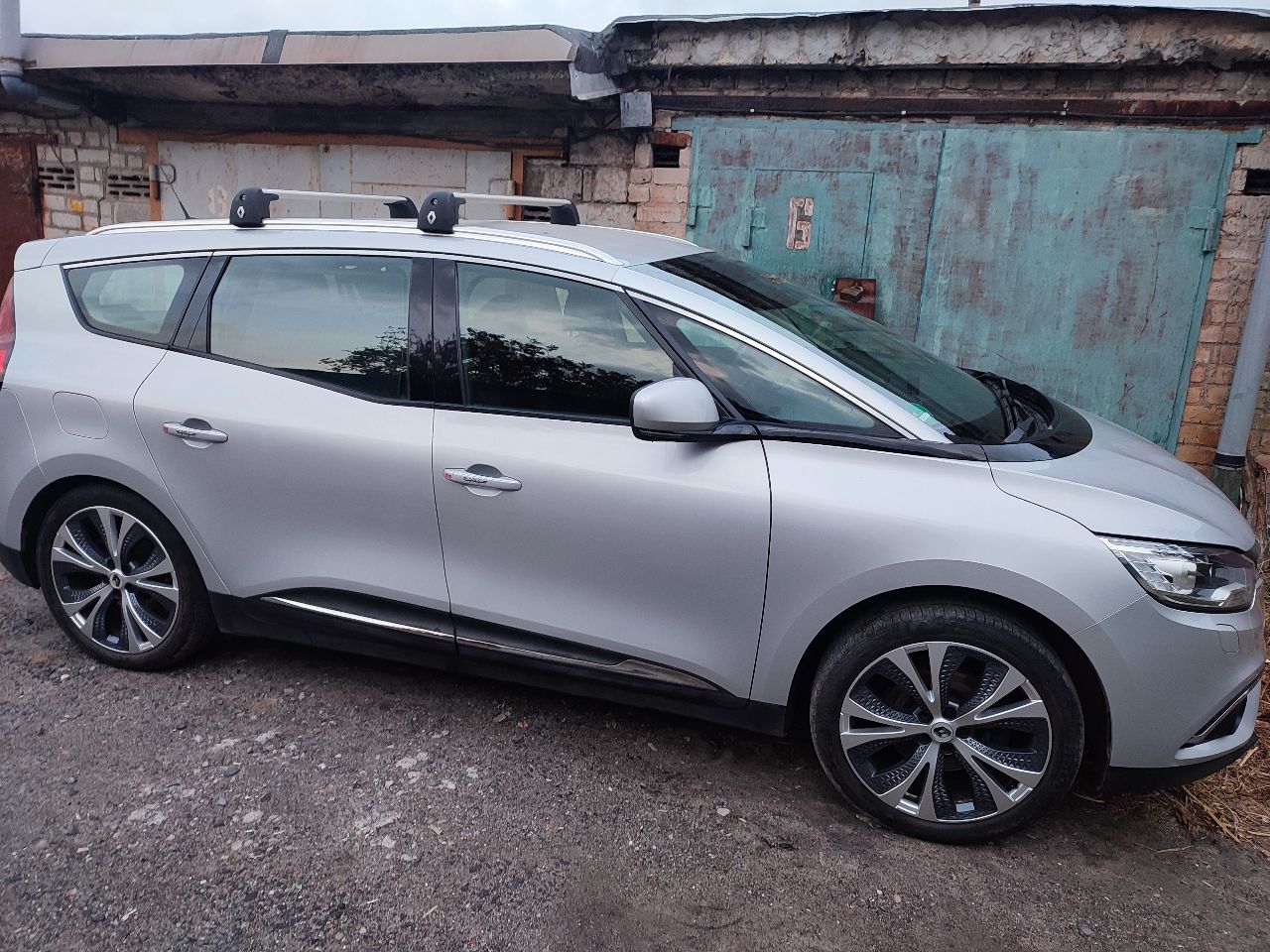 Renault Scenic - фото 5
