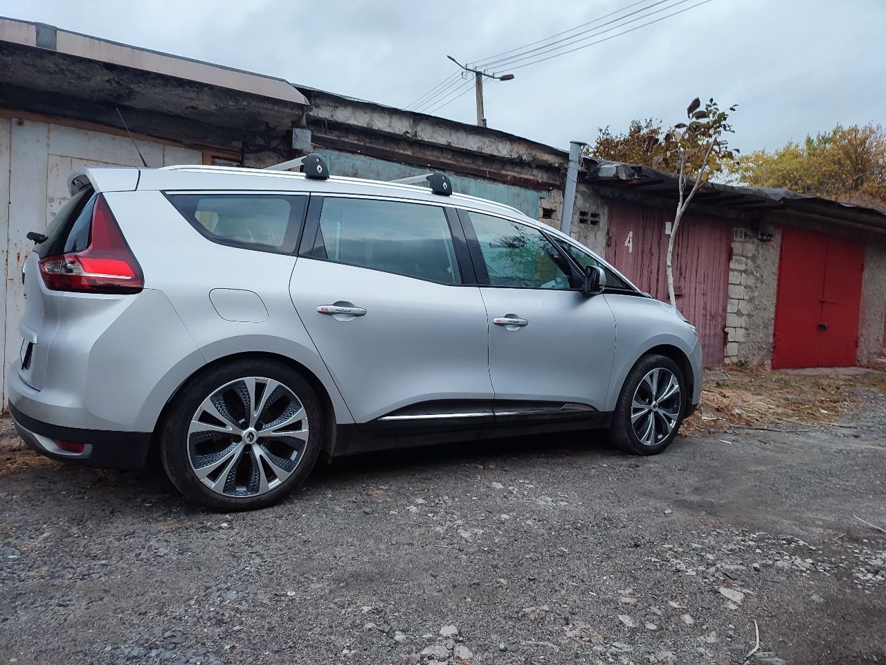 Renault Scenic - фото 4