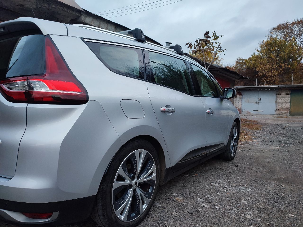 Renault Scenic - фото 1