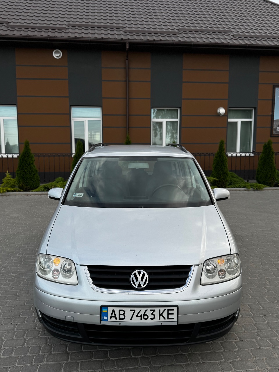 Volkswagen Touran - фото 1