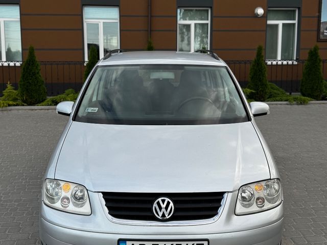 Volkswagen Touran - фото 1