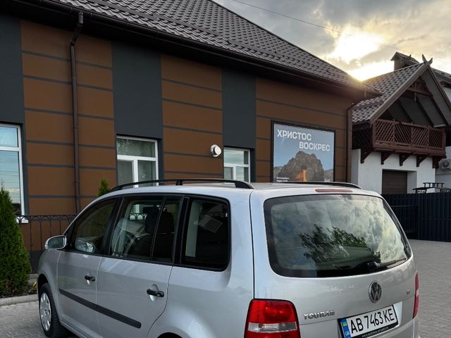 Volkswagen Touran - фото 3