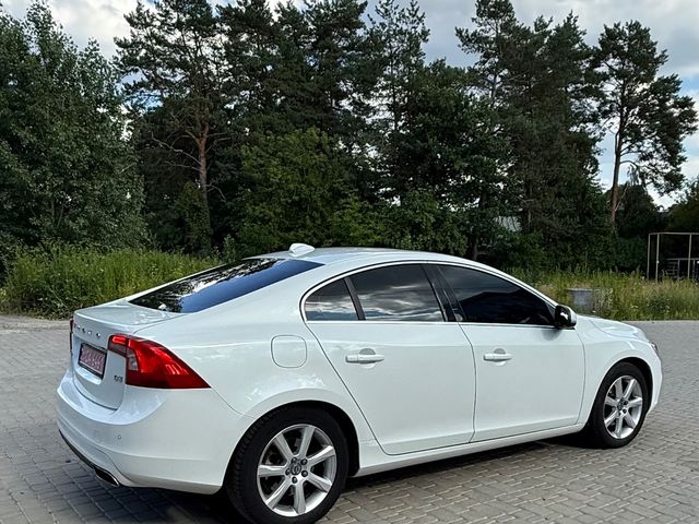 Volvo S60 - фото 1