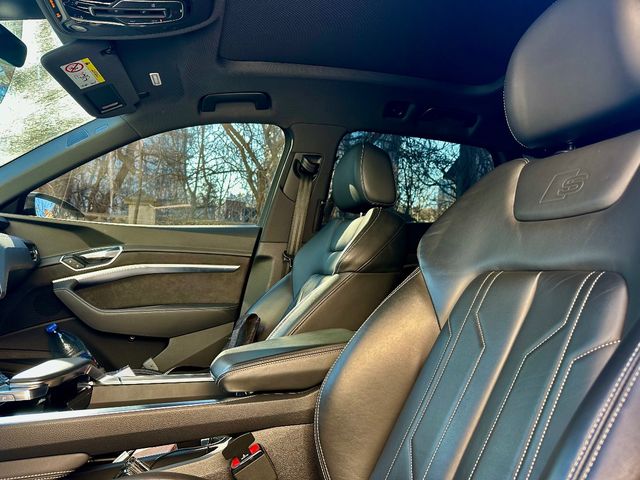 Audi e-tron - фото 2