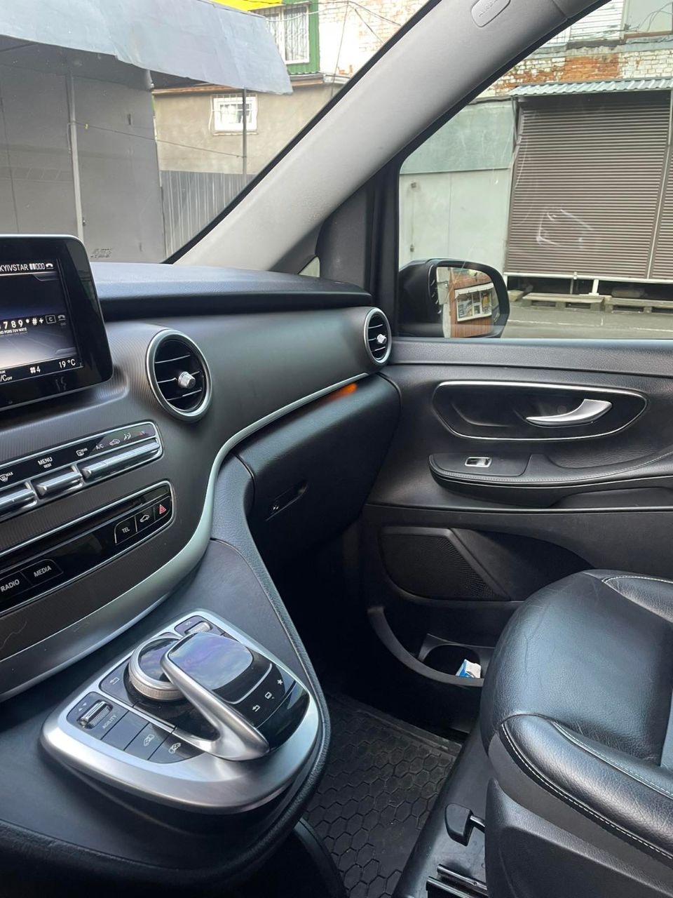 Mercedes-Benz V-Класс - фото 14