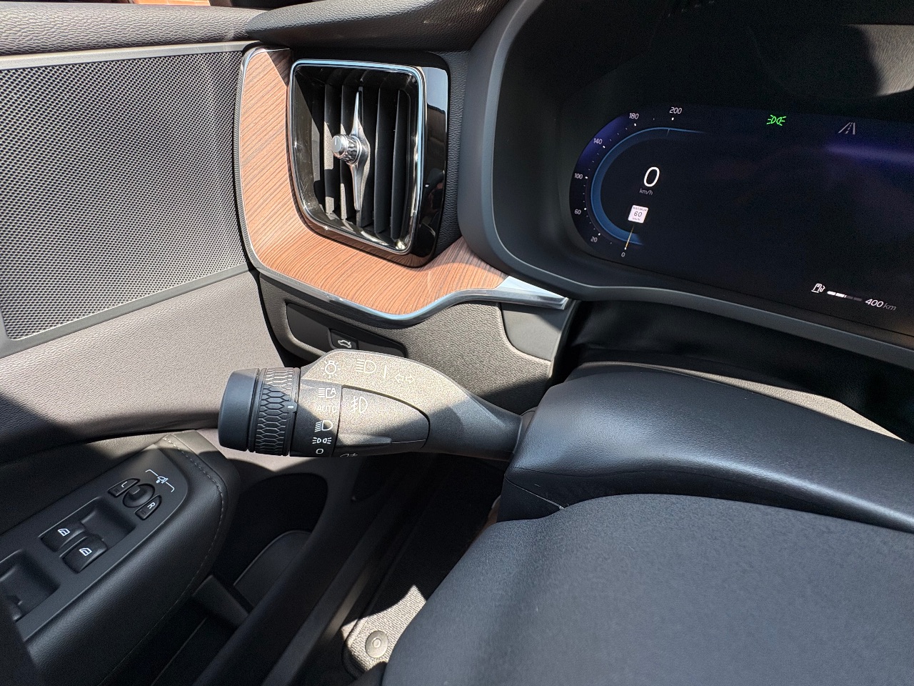 Volvo XC60 - фото 28