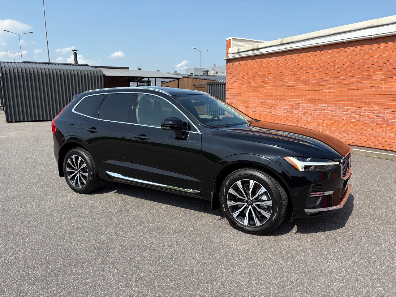 Volvo XC60 - фото 1