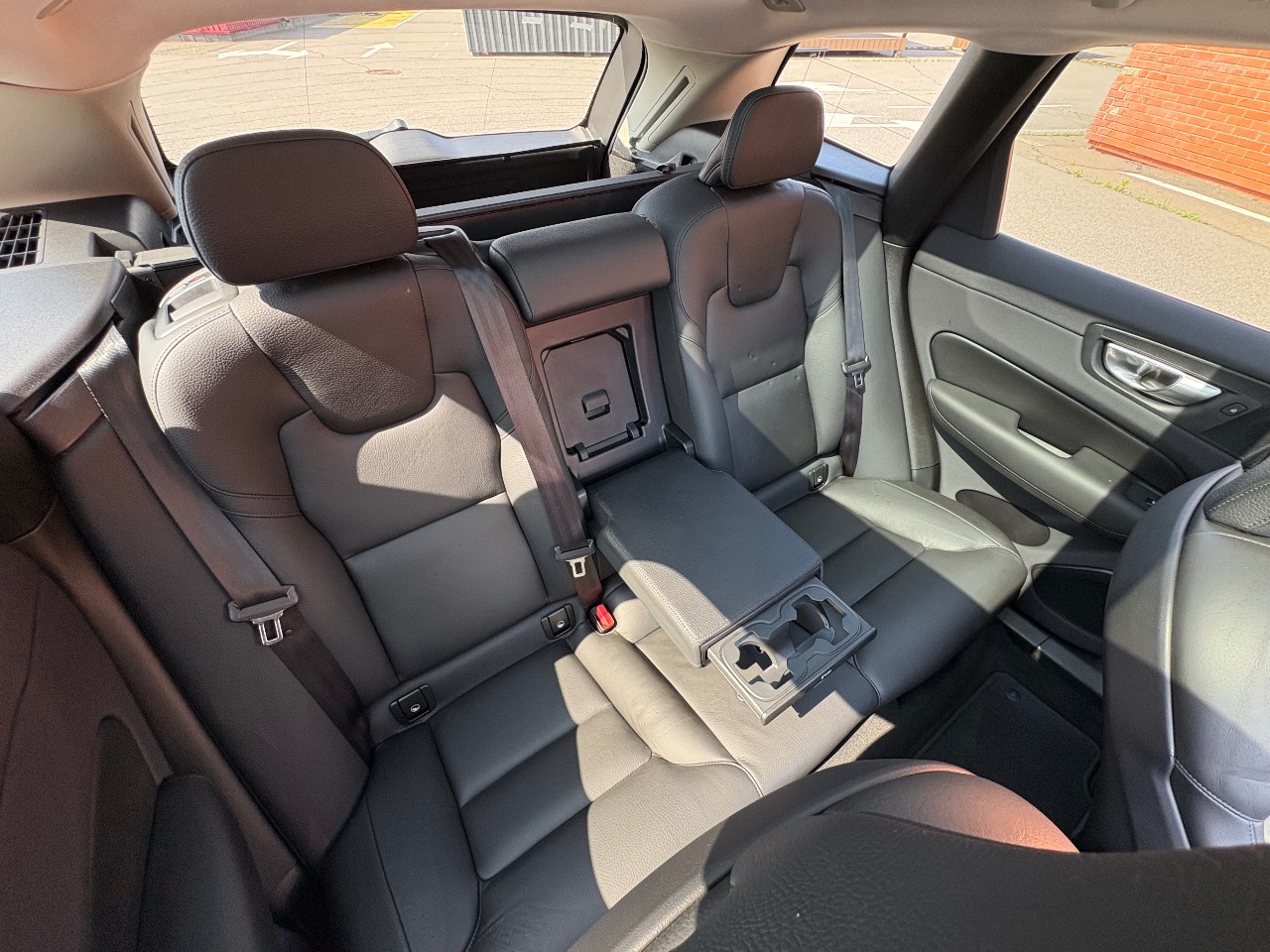 Volvo XC60 - фото 11