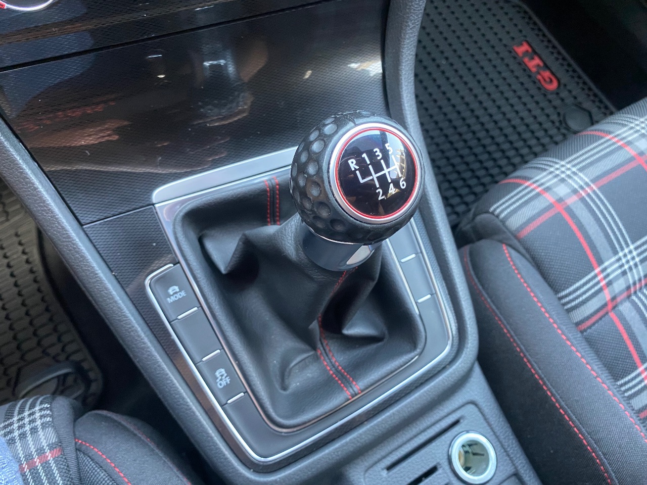 Volkswagen Golf GTI - фото 30