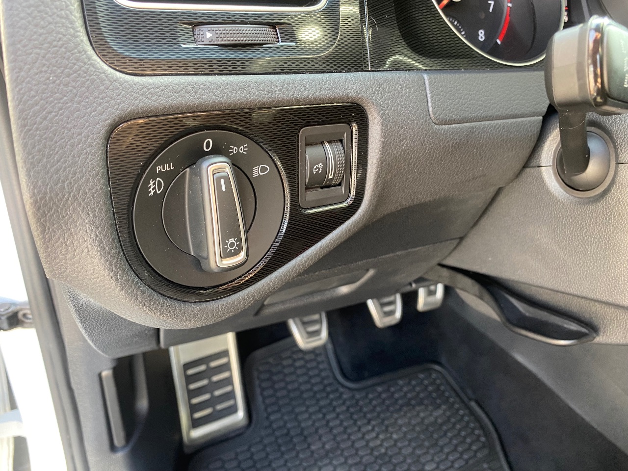 Volkswagen Golf GTI - фото 21