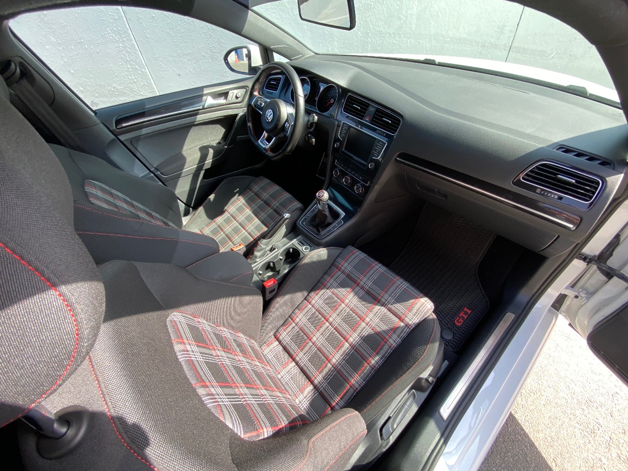 Volkswagen Golf GTI - фото 25