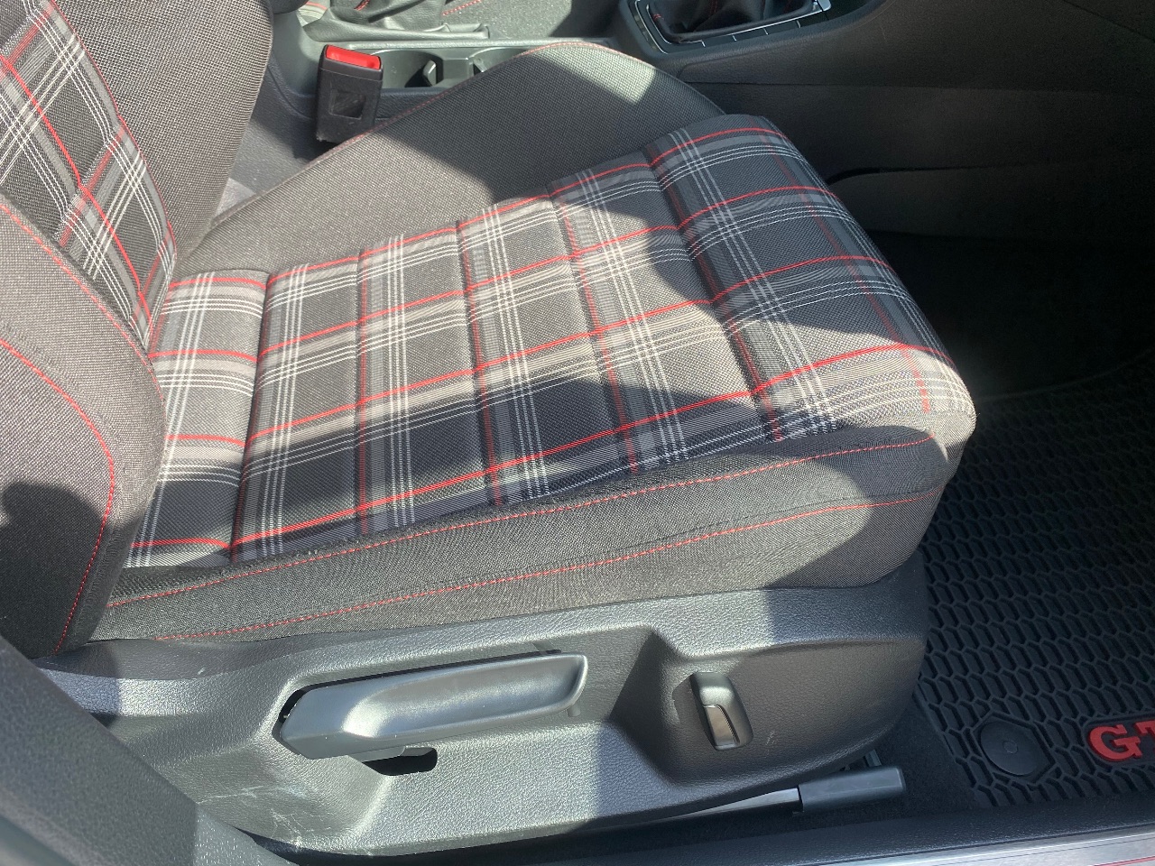 Volkswagen Golf GTI - фото 22