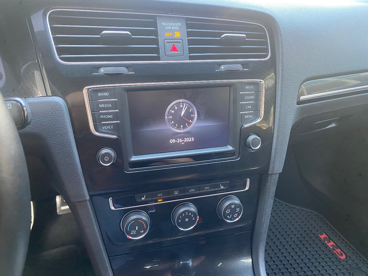 Volkswagen Golf GTI - фото 9