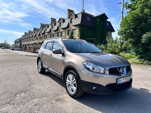 Nissan Qashqai - фото 1