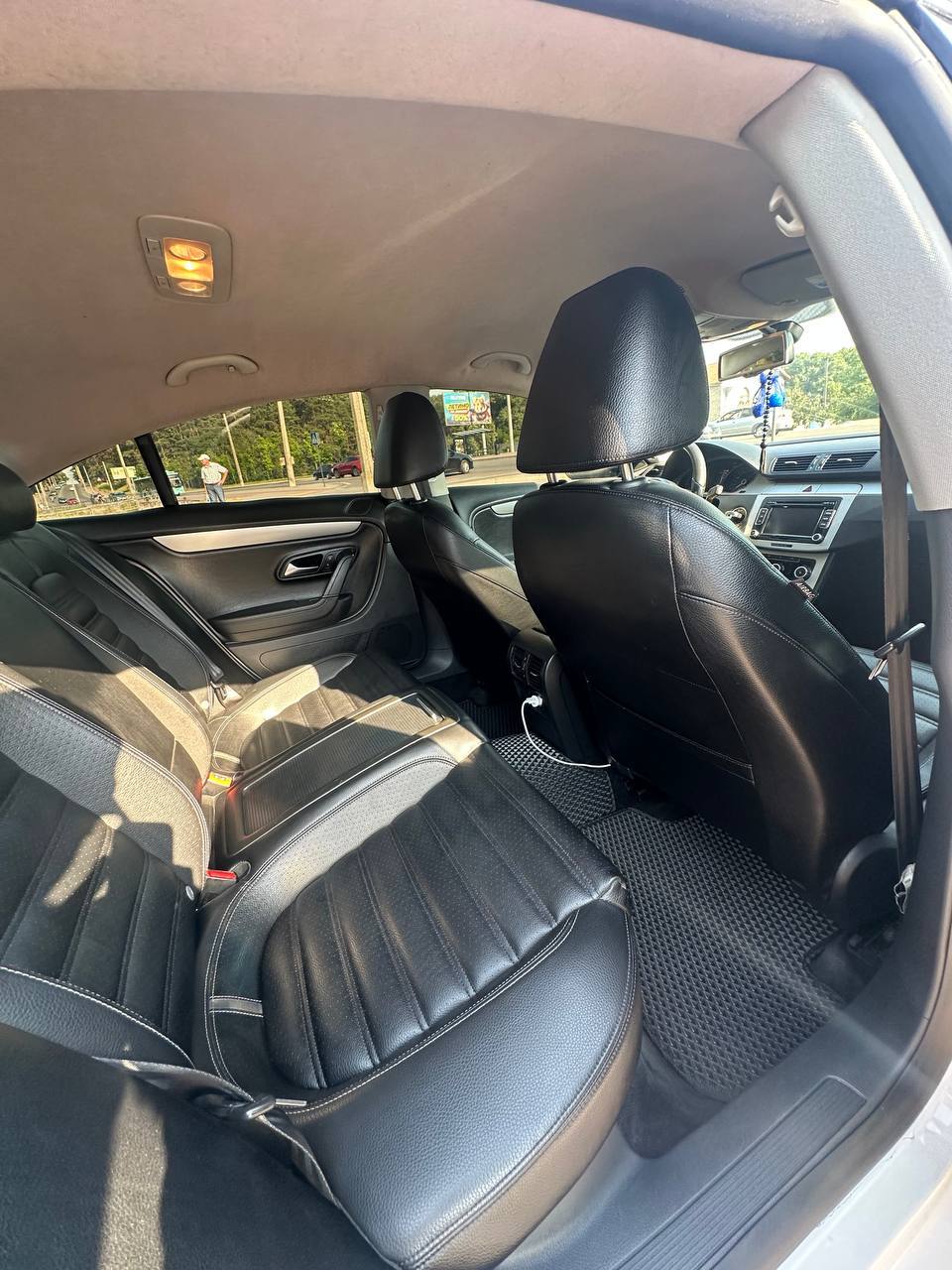 Volkswagen Passat CC - фото 10