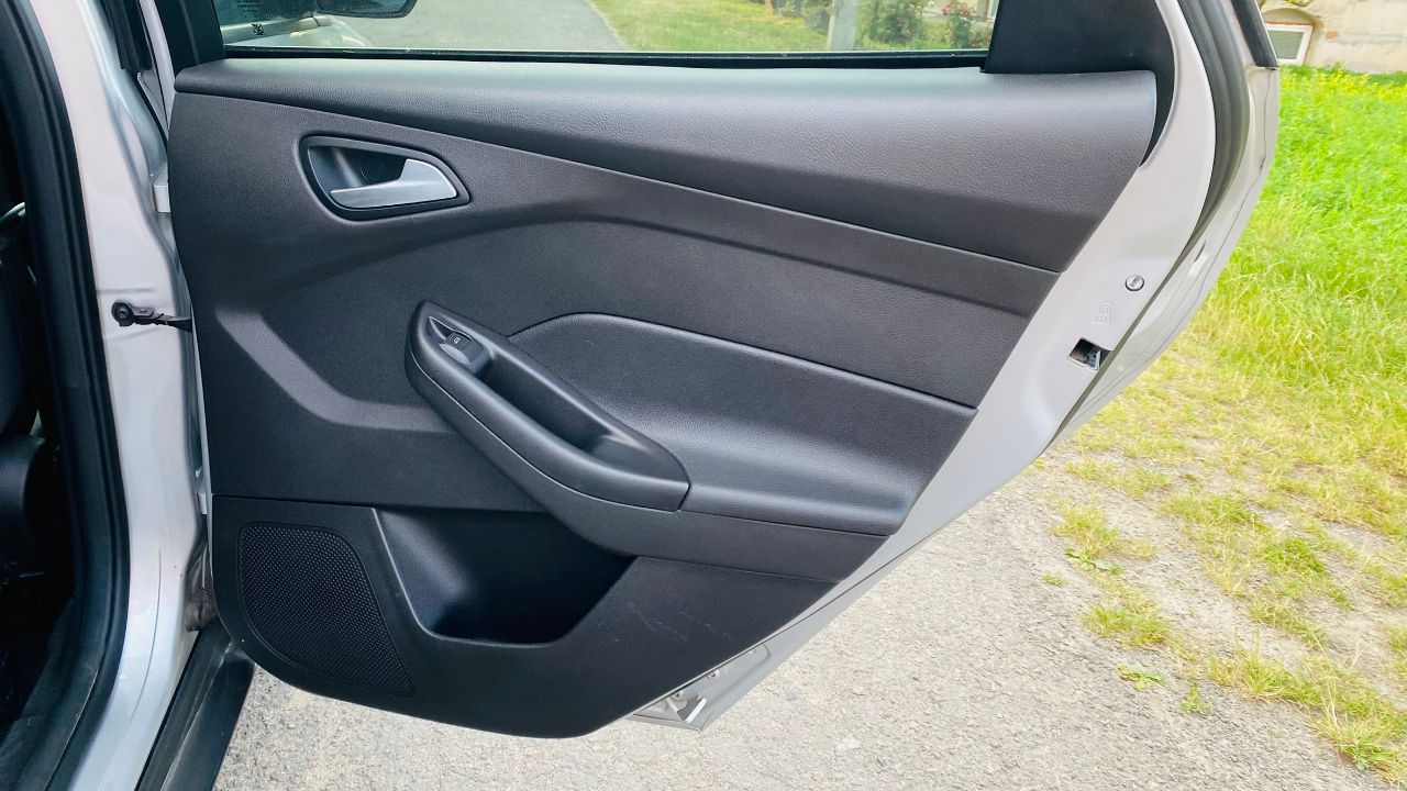 Ford Focus - фото 15