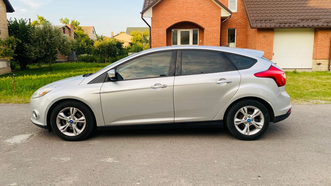 Ford Focus - фото 8