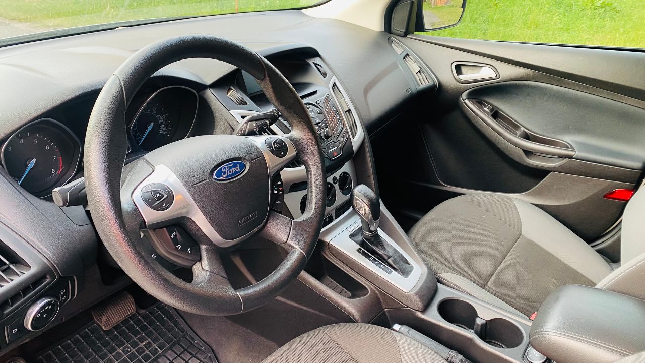 Ford Focus - фото 12