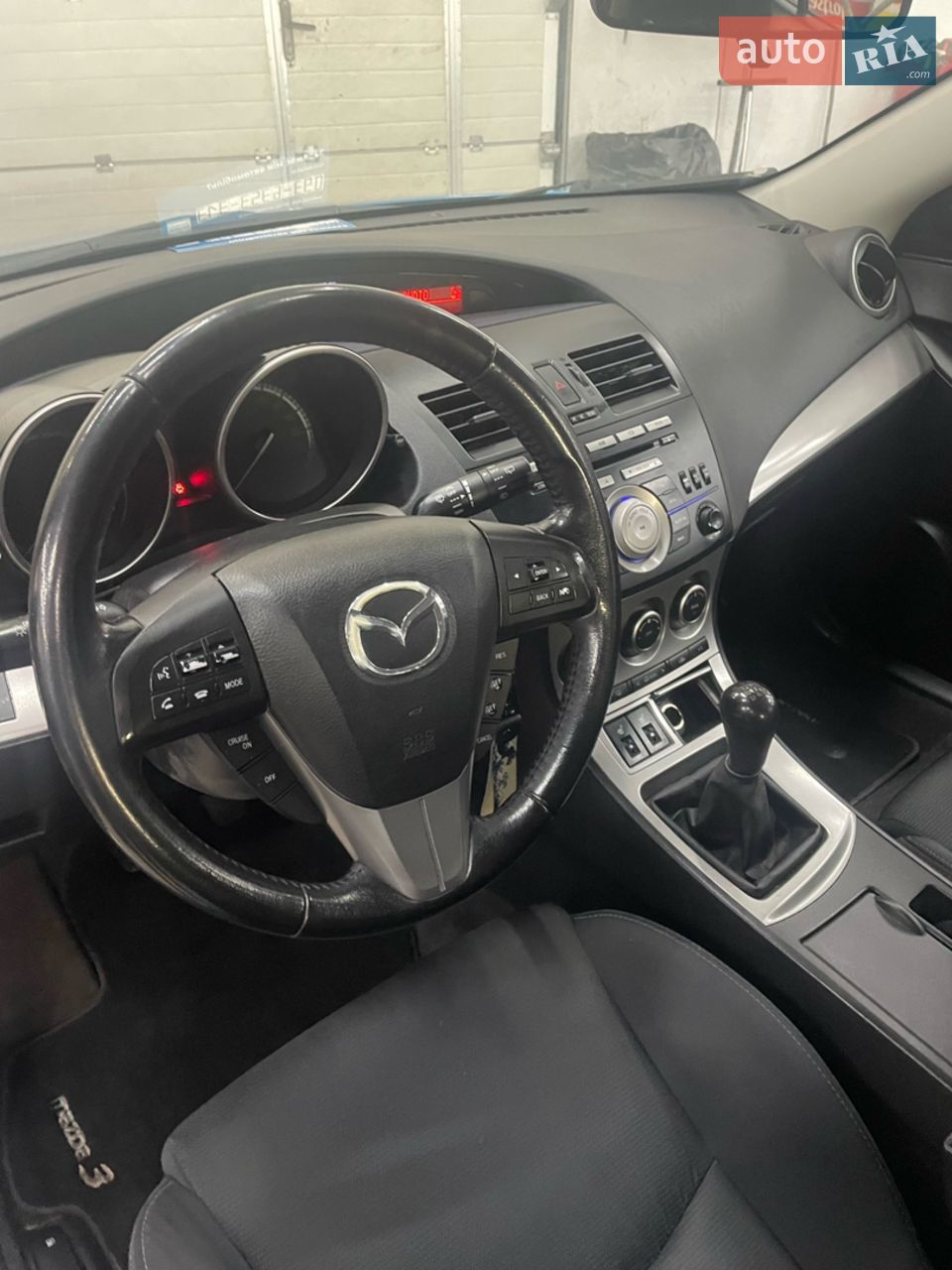 Mazda 3 - фото 15