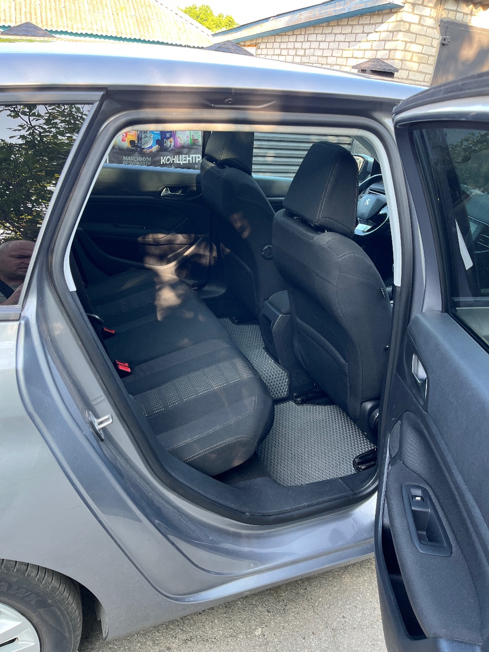 Peugeot 308 - фото 8