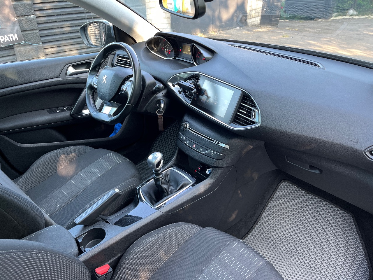 Peugeot 308 - фото 1