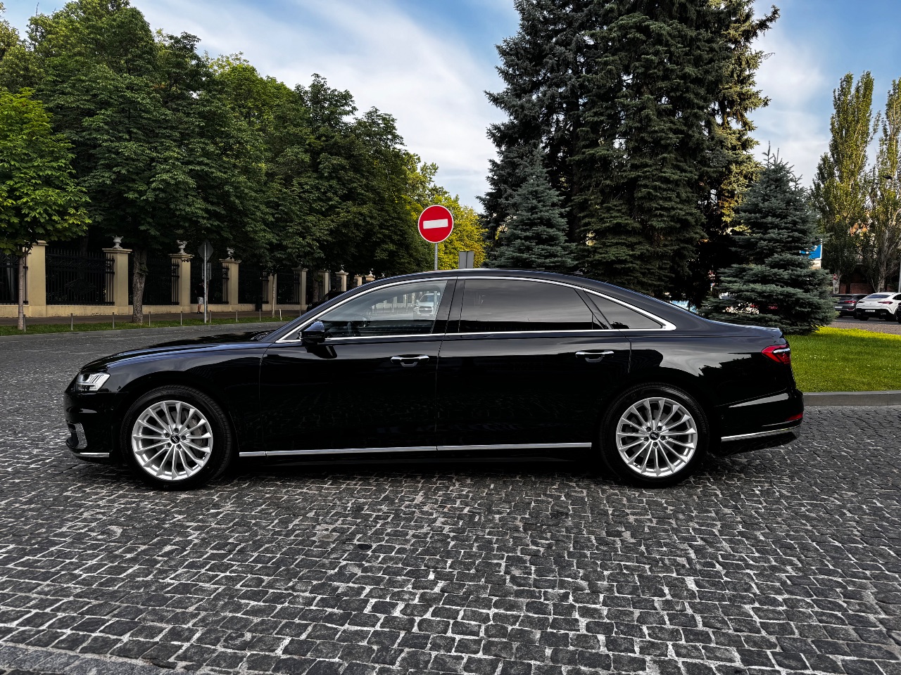 Audi A8 - фото 4