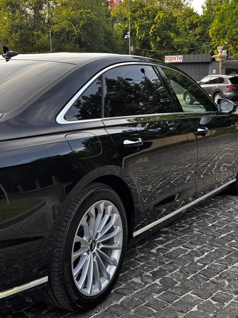 Audi A8 - фото 2