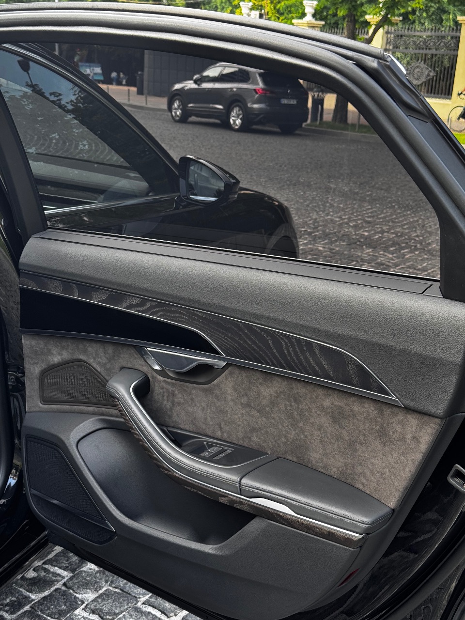 Audi A8 - фото 13