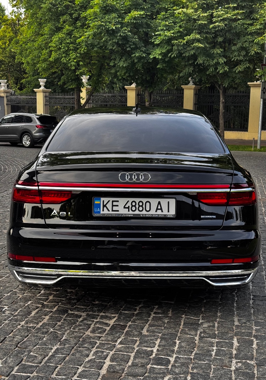 Audi A8 - фото 5